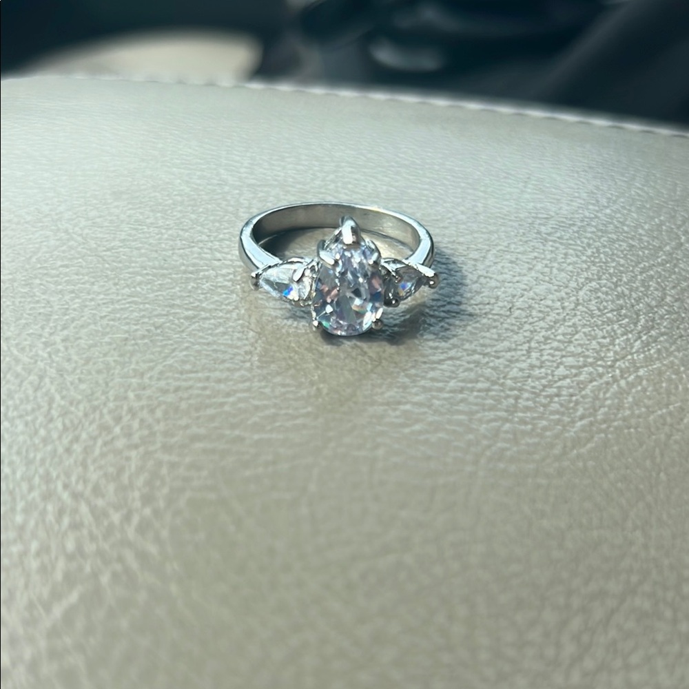 Elegant Silver Ring with Clear Gemstone